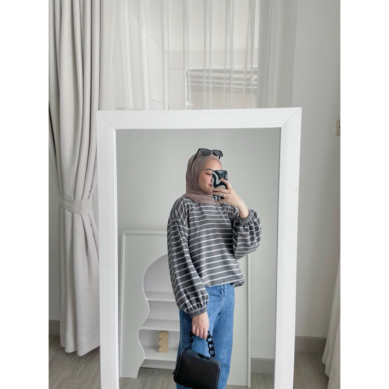 Preloved Kaos Oversize Stripe Busui byMeldev
