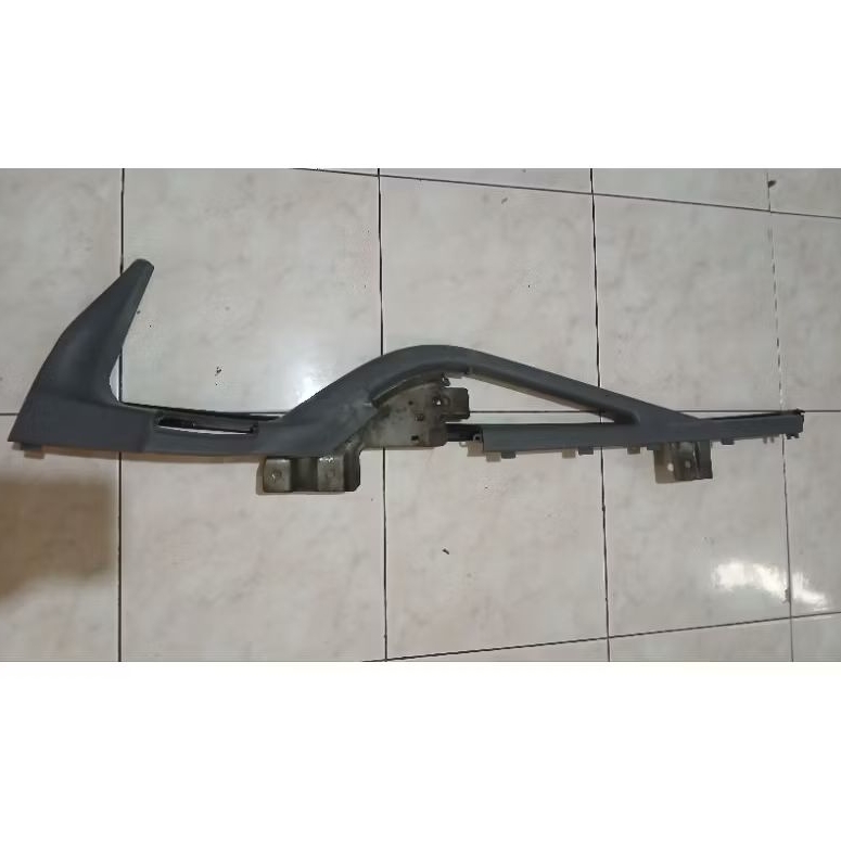 tarikan pintu mitsubishi canter turbo ps 110/125/136 warna abu2 original barang copotan kanan atau k