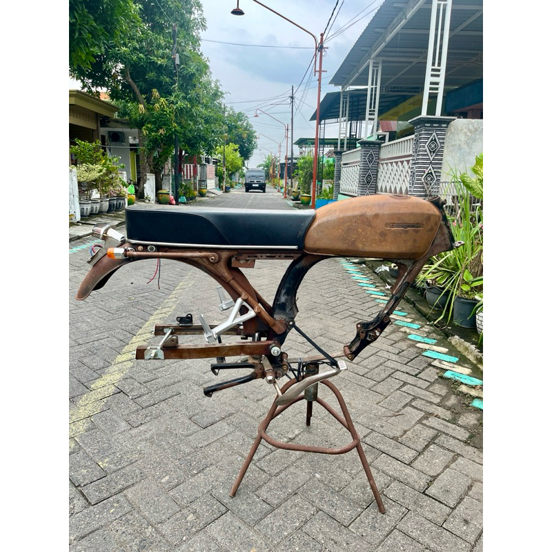 Bodi cb body cb baju set cb baju cb rangka cb full set tangki cb jok cb / baju set cb siap pakek