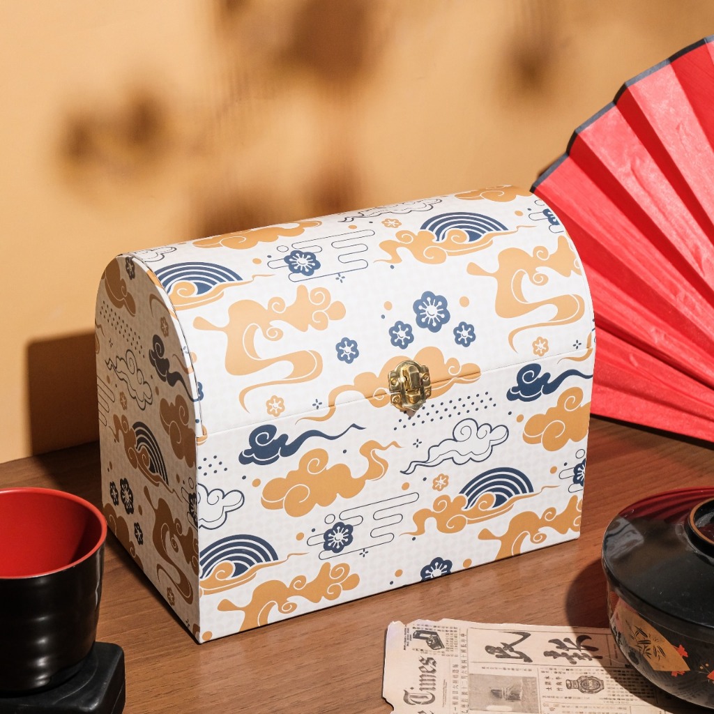 

Plum Box - Hardbox Model Harta Karun Packaging / Kotak Hampers Imlek