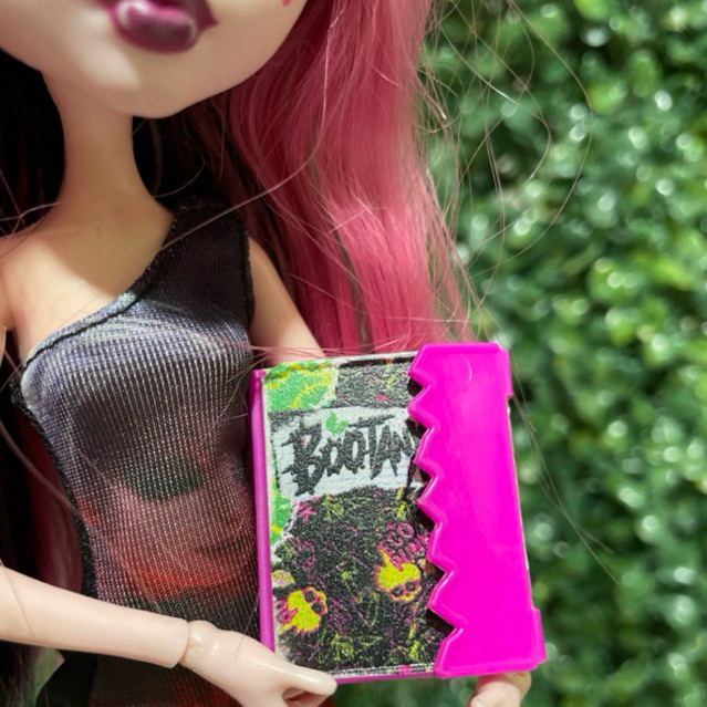 Miniatur Buku Boneka Monster High