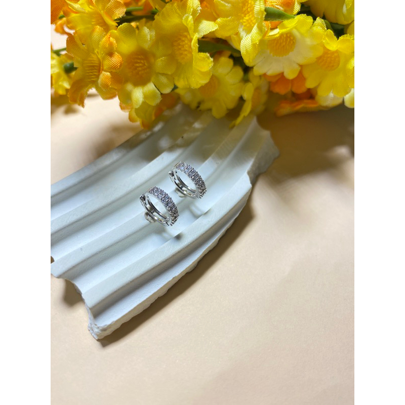 Laris jewellery // anting listring klep putih 17k