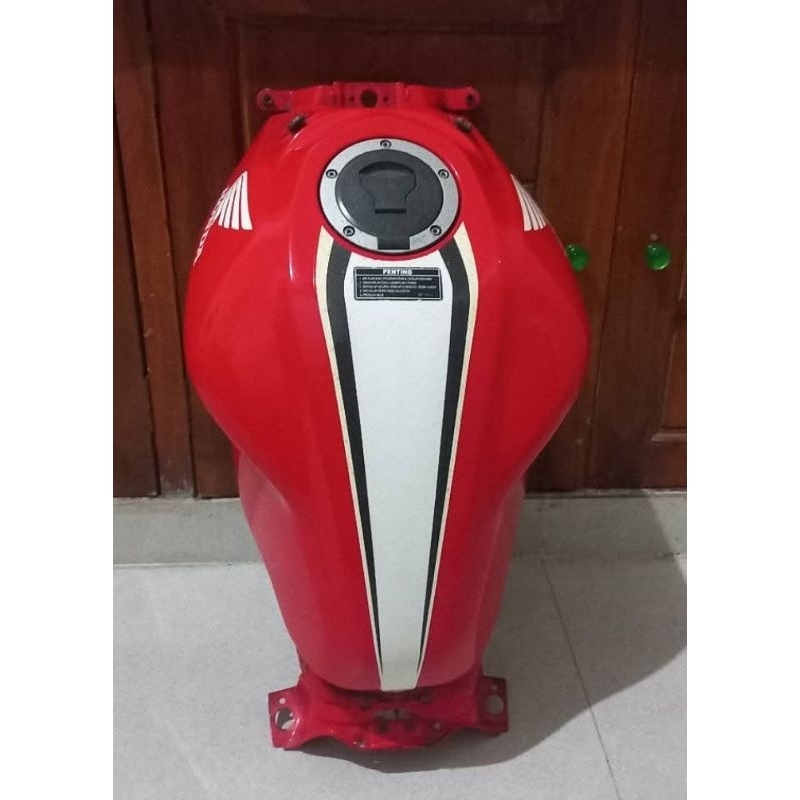 Tengki Tangki Bensin Set Foul Pump Bensin Honrda CBR 150R LED  tahun 2018