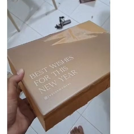 

KOTAK HAMPERS+ PRINT UKURAN 25 X 17 X 7 CM AKRILIK RYBEN