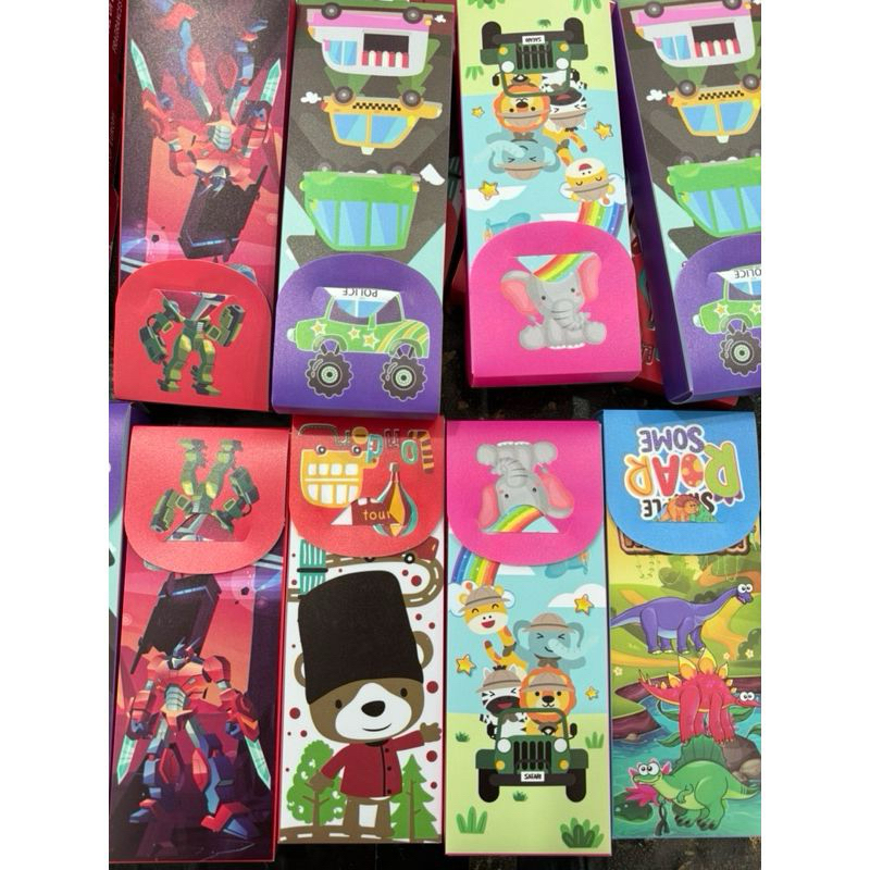 

Kotak Pensil Lipat / rakit dengan gambar karakter yang menarik, sangat cocok untuk souvenir ulang tahun anak ataupun dipakai di sekolah