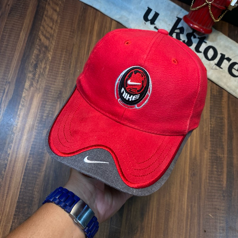 topi nike acg