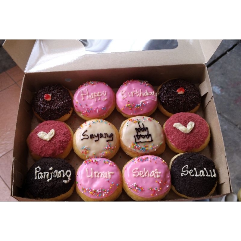 

Kado buat Istri/Kue Ulang tahun Istri/Donat ultah/Kado unik/ Ultah Istri/Kue Ultah Happy Birthday