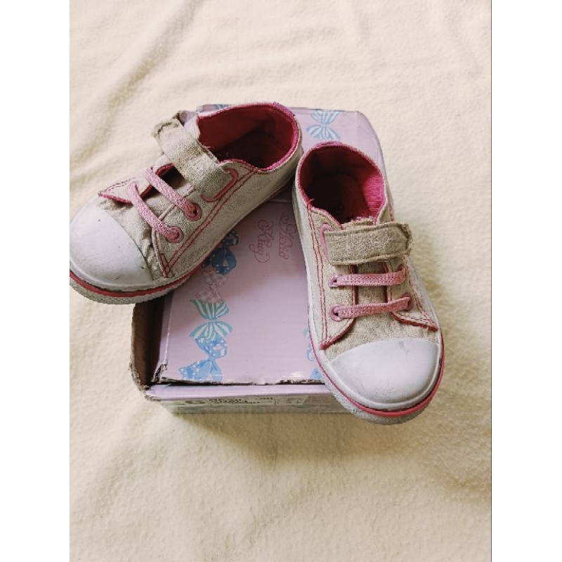 Sepatu anak perempuan preloved sepatu hello Kitty preloved