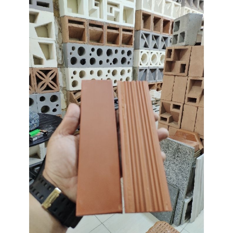 Bata tempel Keramik Teracota permukaan halus