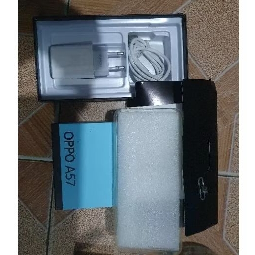 1 SET BOX/DUS HP OPPO A57 ( 2022 ) Berikut isi .CABEL DATA  TIPE USB READY...tipe c kosong