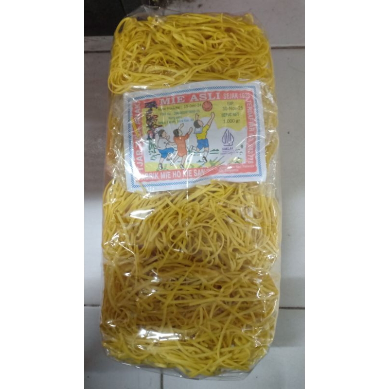 

Mie Kuning Bakso Cap 3 anak ukuran 1kg (Mie Tipis)