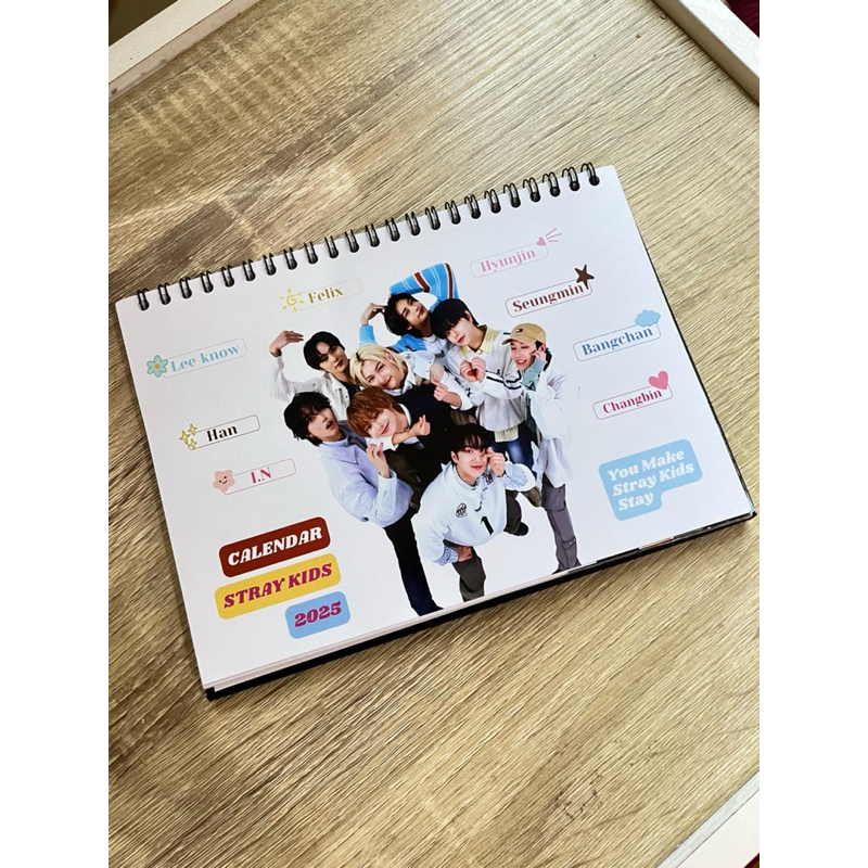 

KALENDAR DESK STRAYKIDS & SEVENTEEN 2025