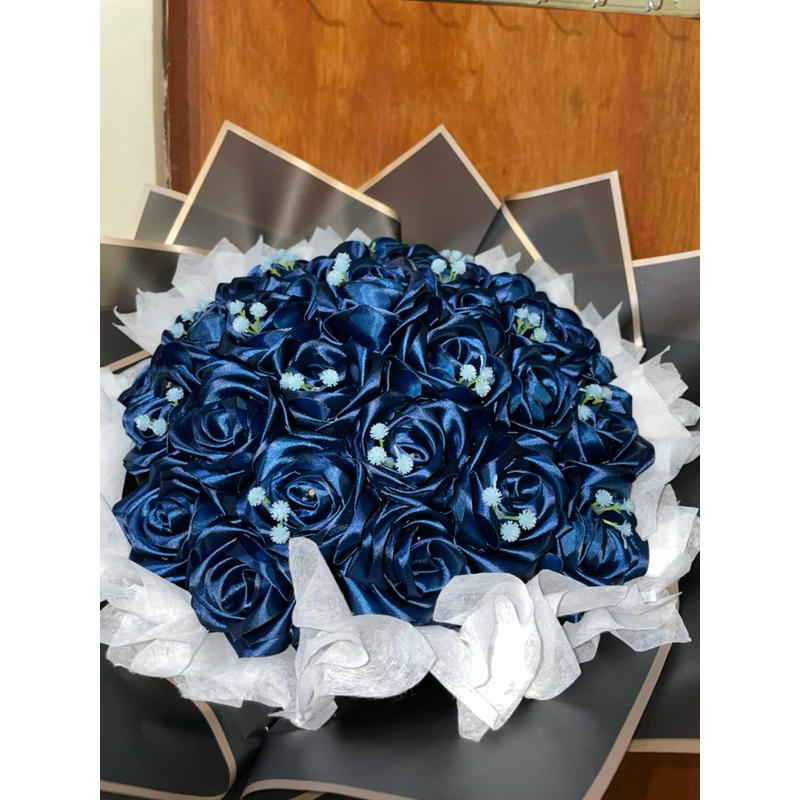 

Bucket pita satin navy 30 tangkai