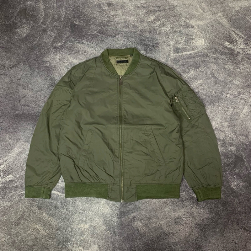 BOMBER UNIQLO SECOND