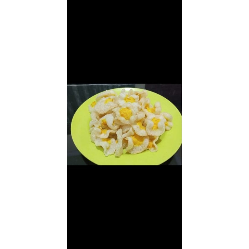 

kerupuk telur asin yogies enakk coyy