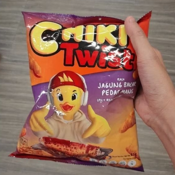 

Chiki twist snack rasa Jagung Bakar Pedas Manis 65gr