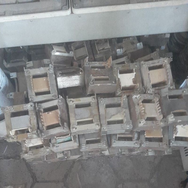 kern besi travo kotak bekas