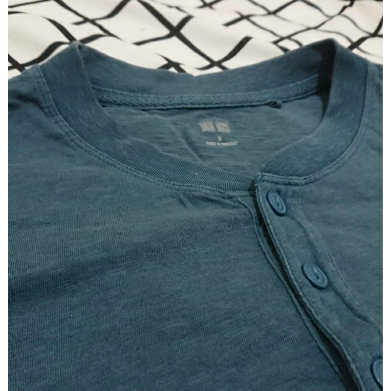Uniqlo T-Shirt/Kaos Pria Henley/Kerah Shanghai Green Tosca/Hijau Toska S