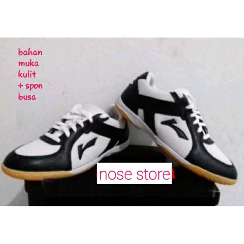 sepatu tenis meja model nike, bahan kulit+spon busa  sepatu futsal, badminton, kualitas terjamin nya