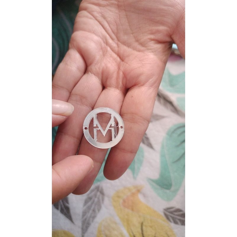 

ukuran 4cm x 4cm LABEL ACRILIK, LABEL HIJAB, LABEL GAMIS, HANG TAG