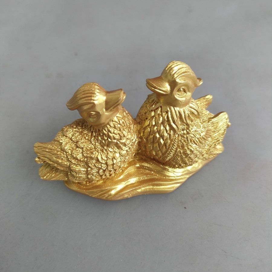 patung sepasang bebek mandarin emas size M yuan yang
