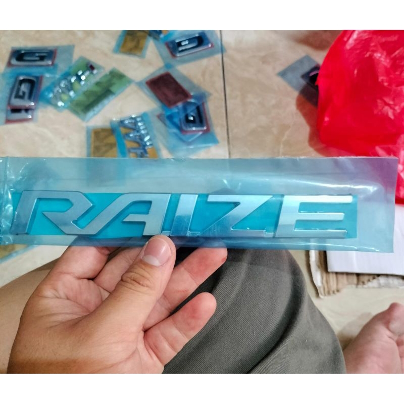 Logo emblem toyota raize