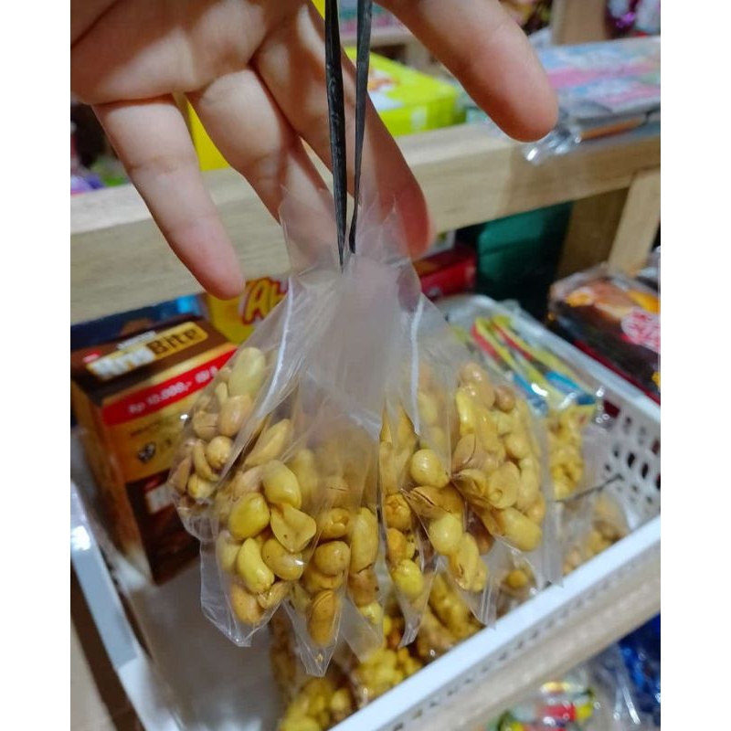 

Kacang Bawang Goreng gurih isi 12's