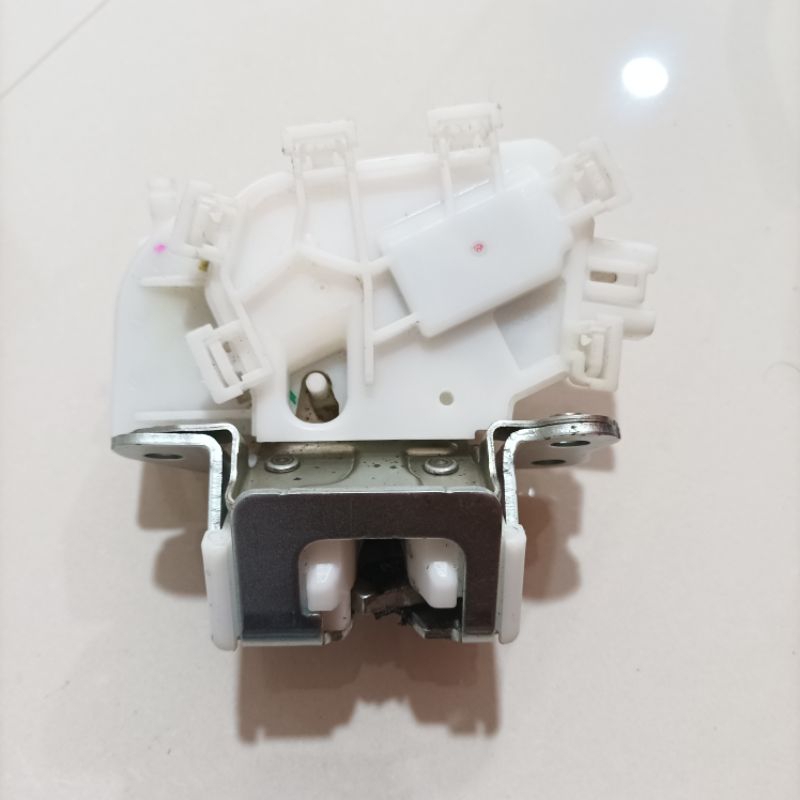 Door Lock Pintu Bagasi Mitsubishi Xpander Nissan Livina Original