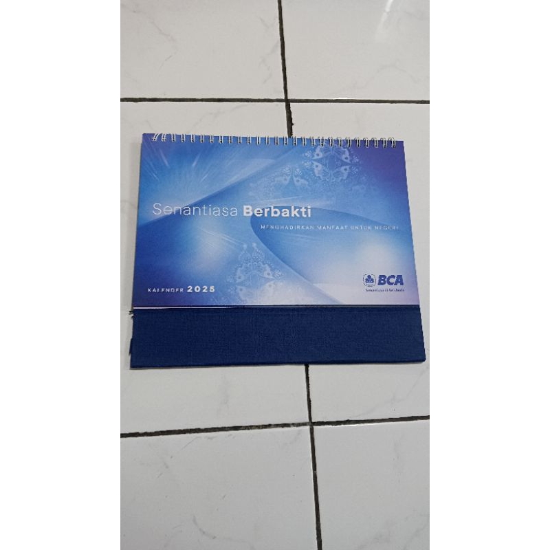 

Kalendar meja BCA tahun 2025