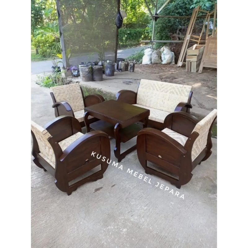 Set Meja Kursi Tamu Lawasan Model Sedan Kayu Jati Kombinasi Rotan (1 Meja 4 Kursi)