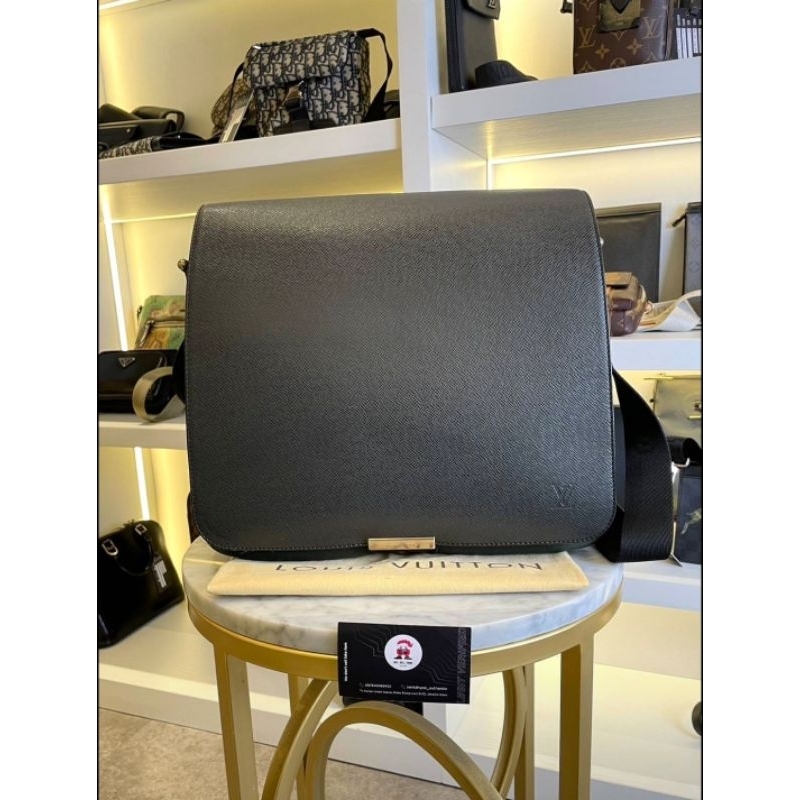 Louis Vuitton Taiga Green Messenger Bag