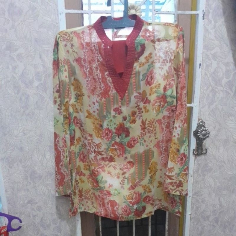 Baju atasan preloved merk mint