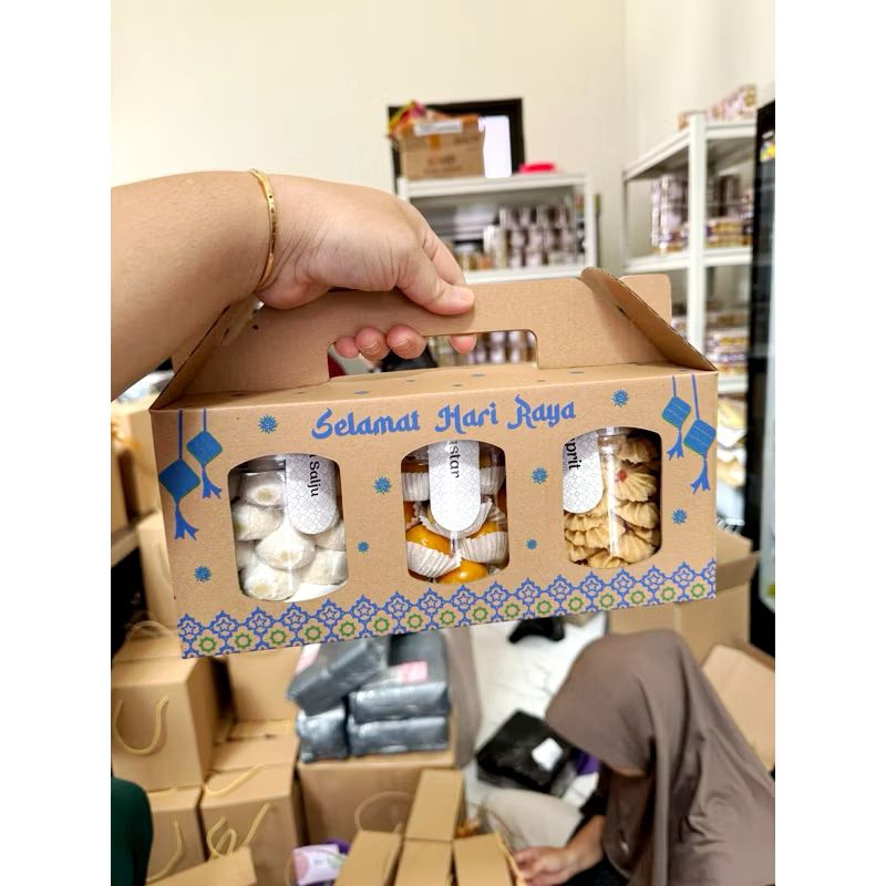 

Hampers kue lebaran - hampers makanan lebaran - hampers idul fitri - parcel kue - parcel makanan - kue nastar - hampers kue nastar ,- parcel idul fitri