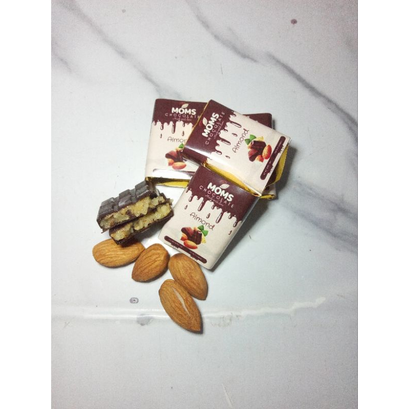 

Coklat Dubai kunafa almond