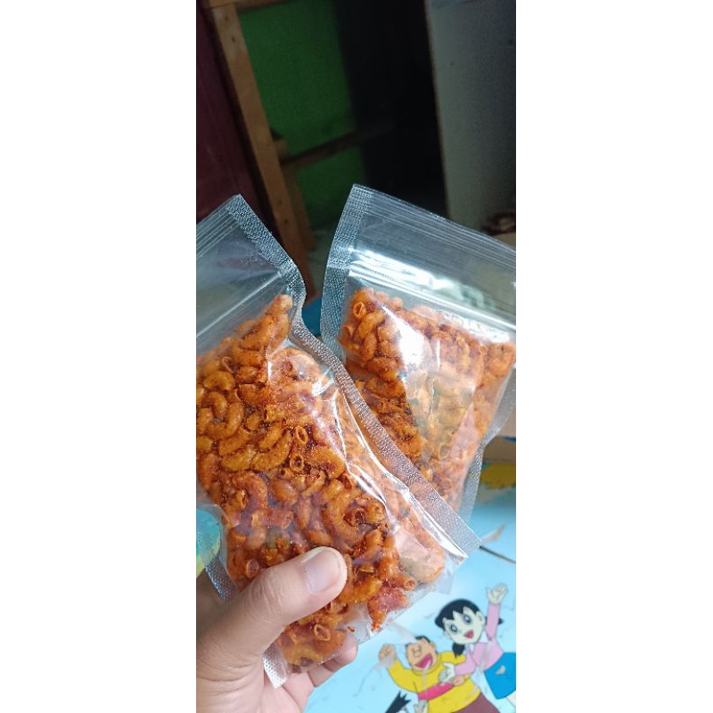 

makroni pedas daun jeruk 15ribuan udah dpt 2