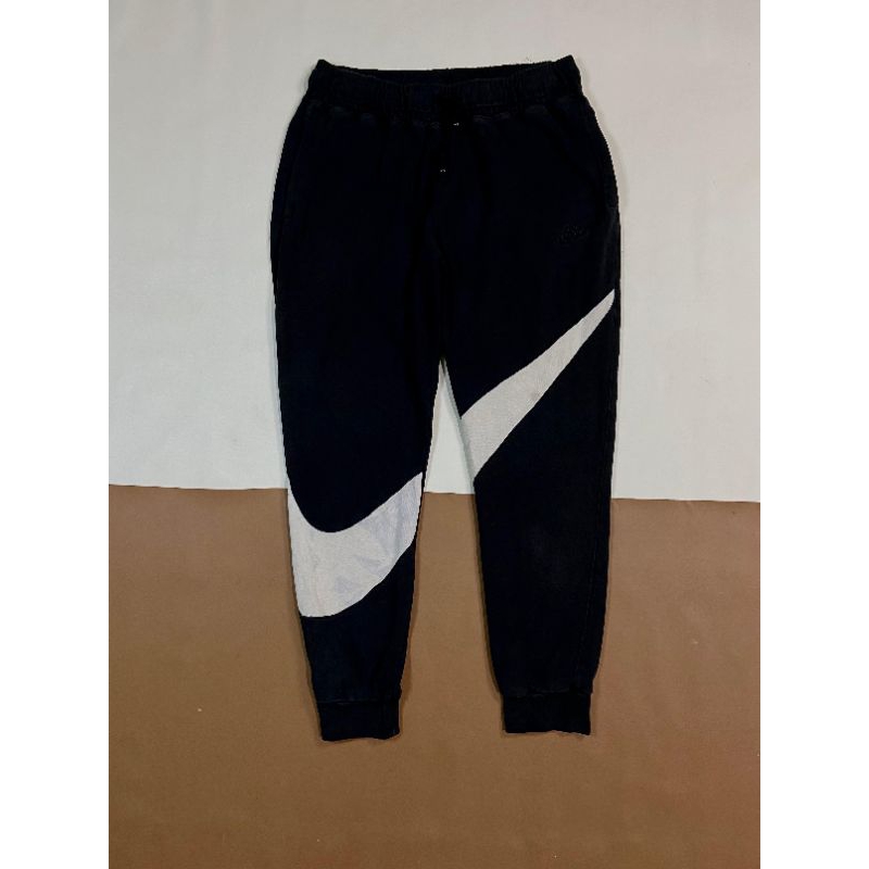 jogger nike big swoosh