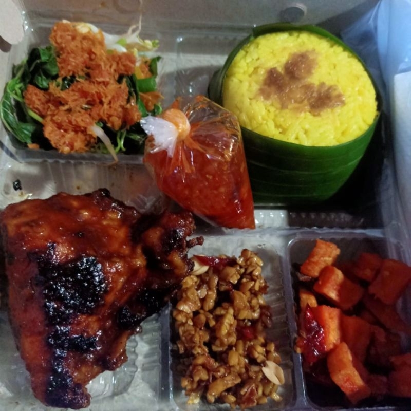 

Nasi Kuning/nasi box