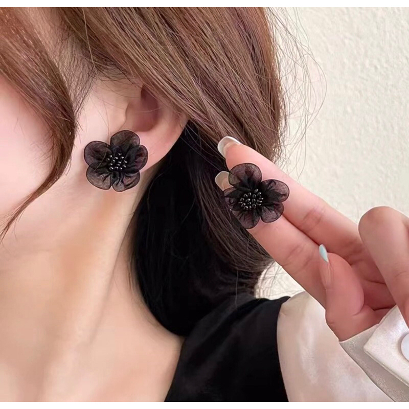 anting bunga hitam