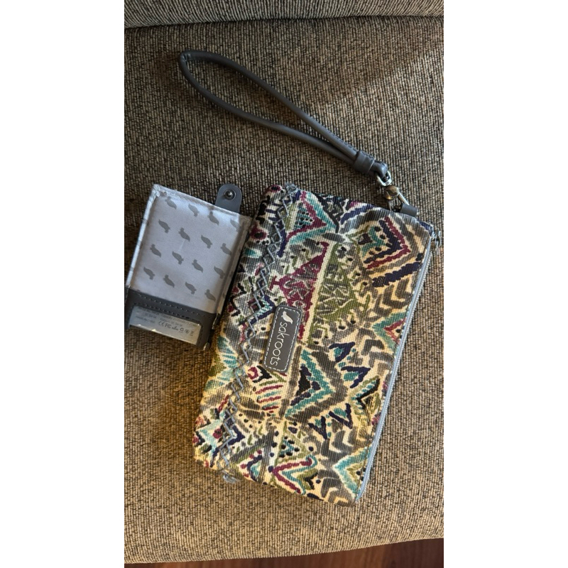 Sakroots Wristlet + Powerbank Preloved