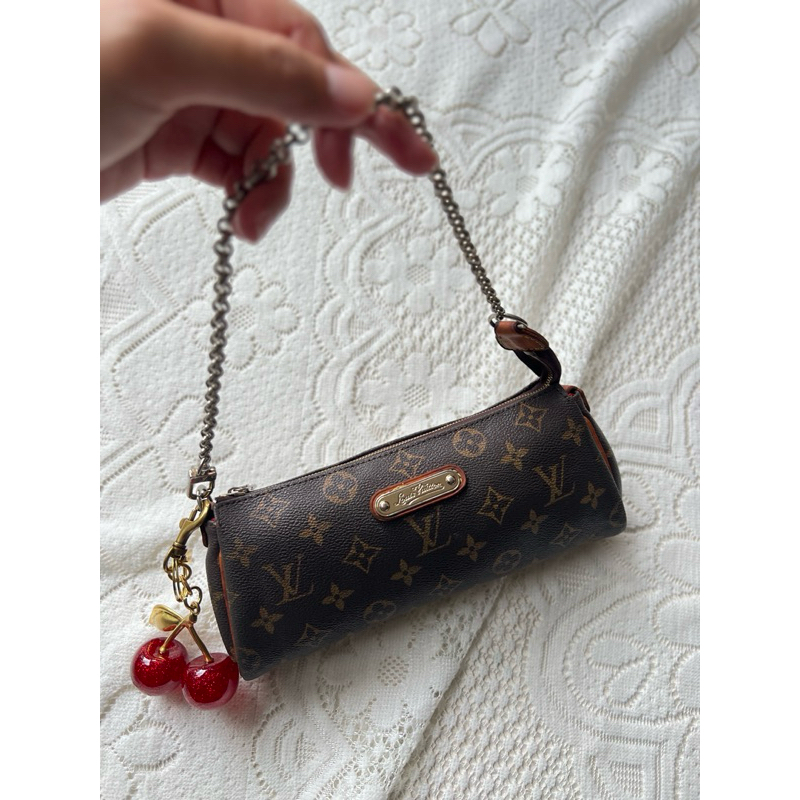 lv eva clutch
