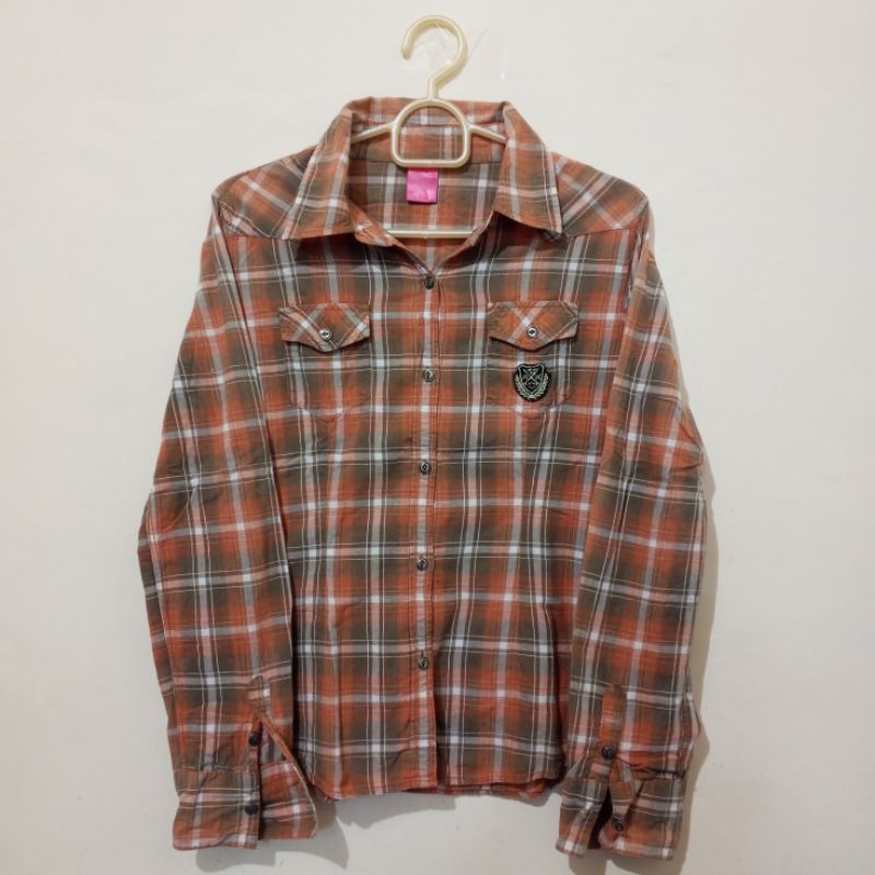 KEMEJA KOTAK-KOTAK WANITA (BRAND: RUSS.K) | PRELOVED (baca deskripsi)