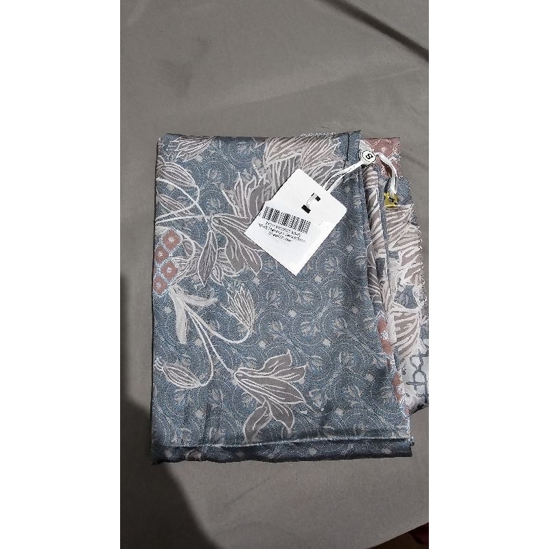 AS-IS Buttonscarves Maharani Series / Satin Shawl / Dhusar