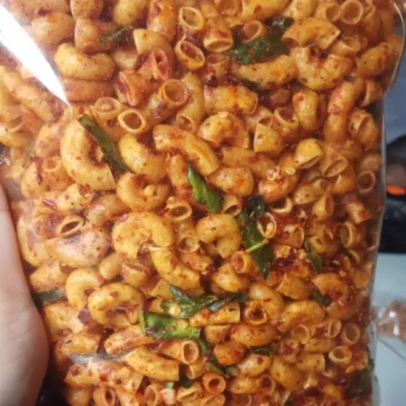 

Seblak kering makaroni pedas daun jeruk 1 kg cemilan instan