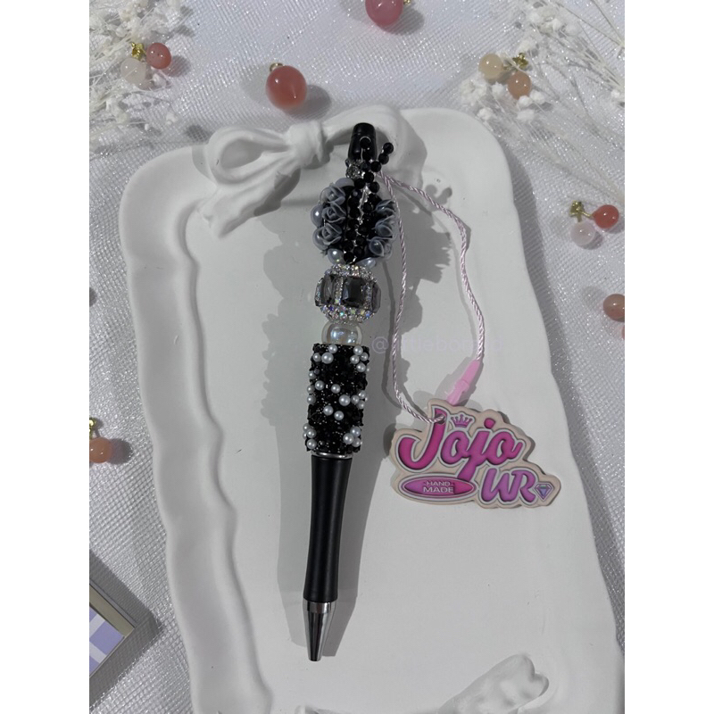 

DIY Pen Black with Grey Flowers / Pen Cantik / Beaded Pen