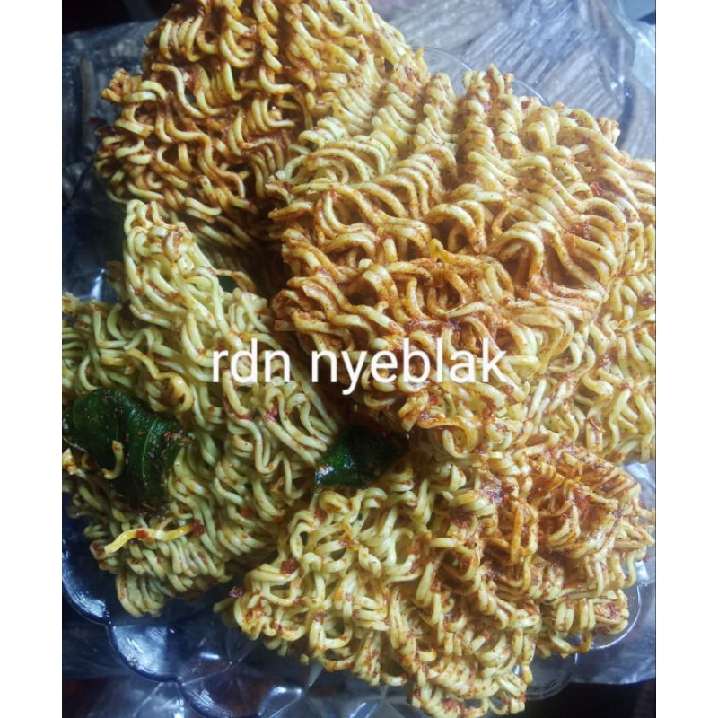 

1kg mie krenyes daun jeruk. mie kriuk kriukk.