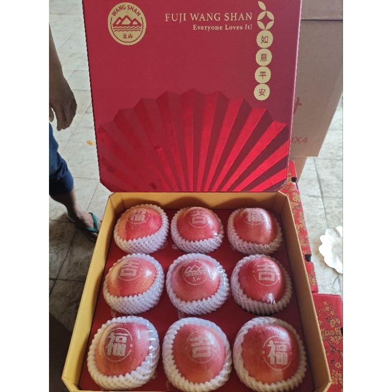 

apel Fuji wangshan 9buah kaligrafi gift pack