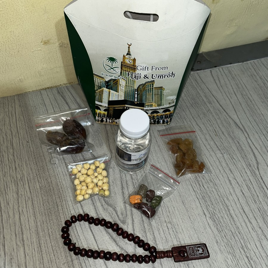 

Paket oleh oleh haji umrohpaper bag dus jinjing mewah berkualitas
