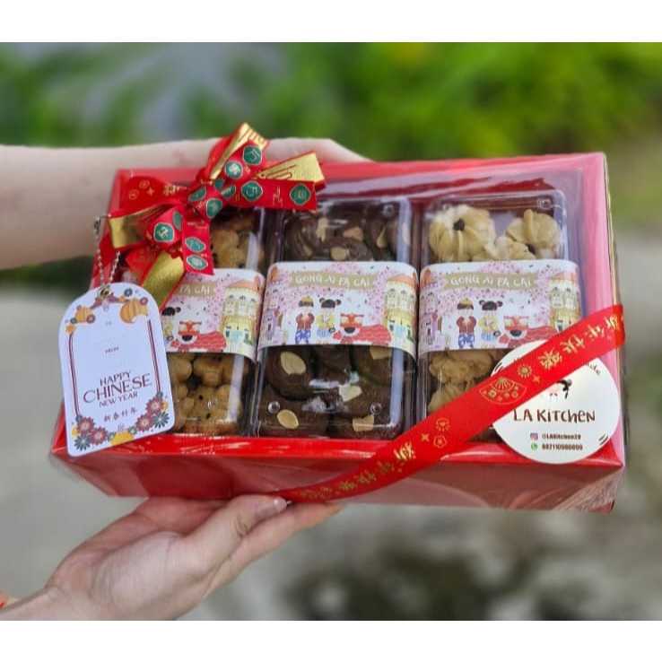 

Lucky Hampers CNY | Hampers Kue Kering | Hampers Imlek