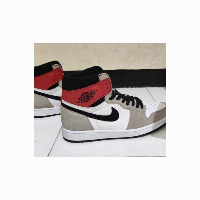 Nike Air Jordan 1 Retro High Light Smoke Grey