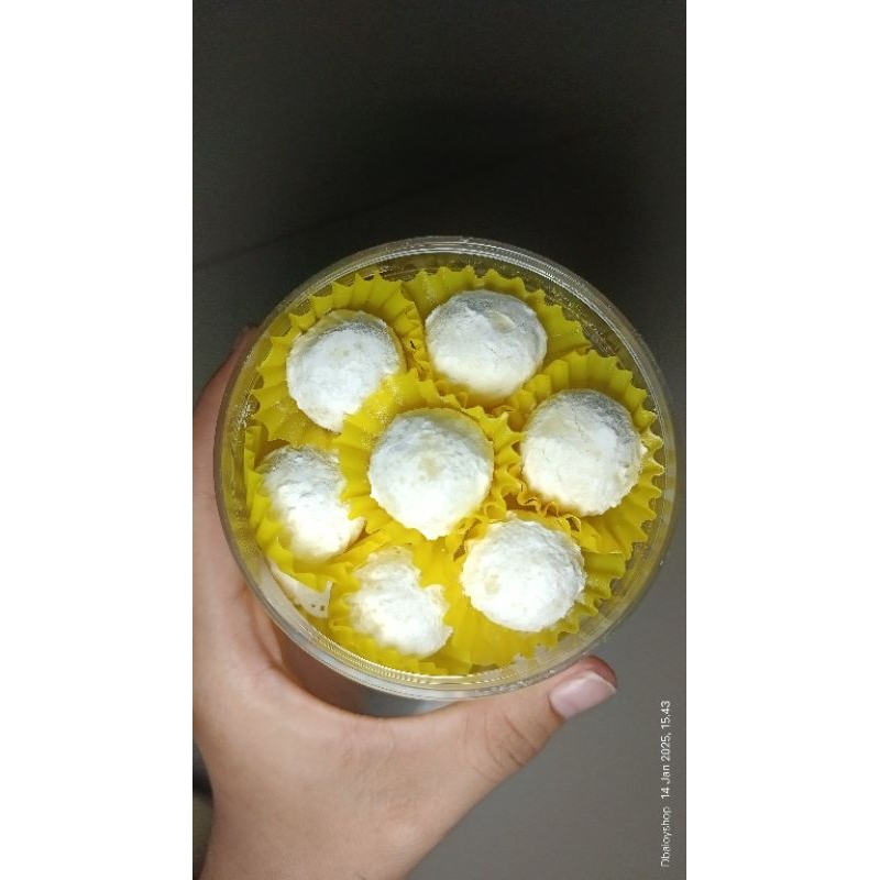 

Kue putri salju